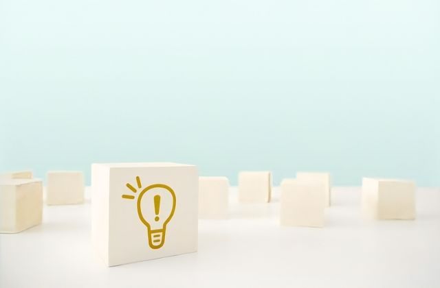 電球が描かれたブロック